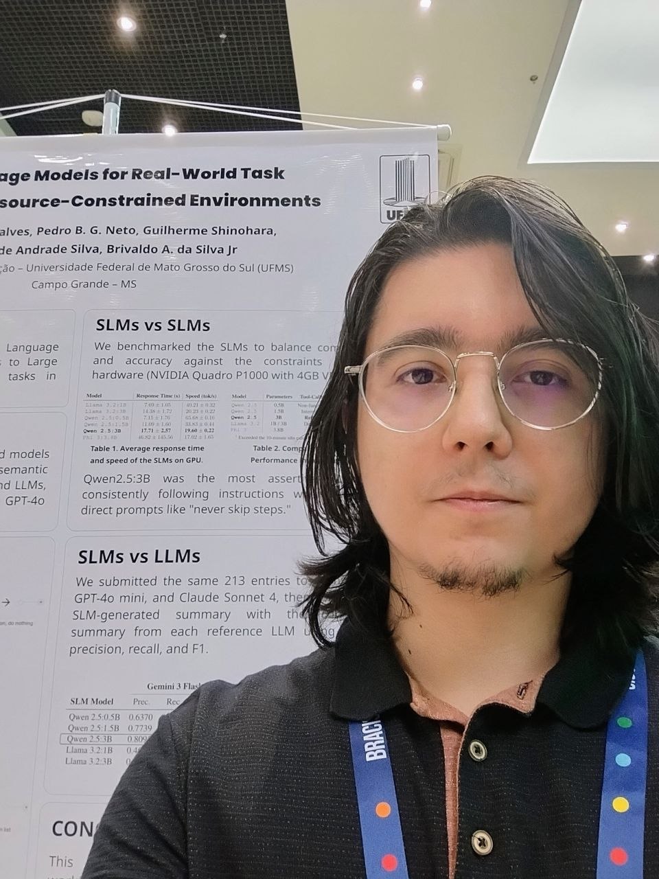 Guilherme Shinohara apresenta o pôster da pesquisa no ENIAC 2026